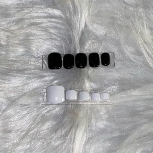 B&W Mani + Pedi Press on Nail Set| 10pcs Extra Short Square Nails & 20pcs Toe